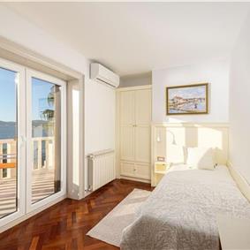 5 bedroom beachfront villa with pool on Ciova Island, Trogir, sleeps 12